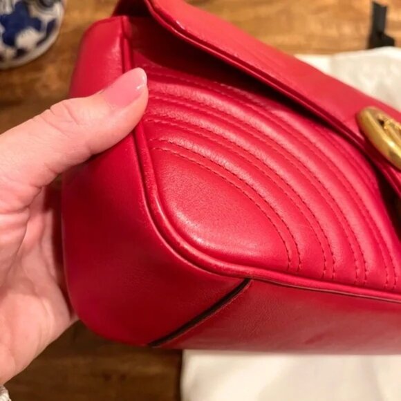 Gucci GG Marmont Small Matelasse Red Leather Shoulder Bag excellent condition - Picture 3 of 7
